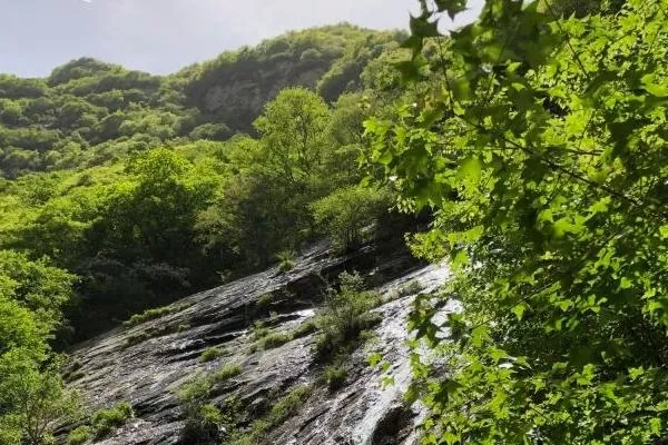 平山黑山大峽谷好玩嗎